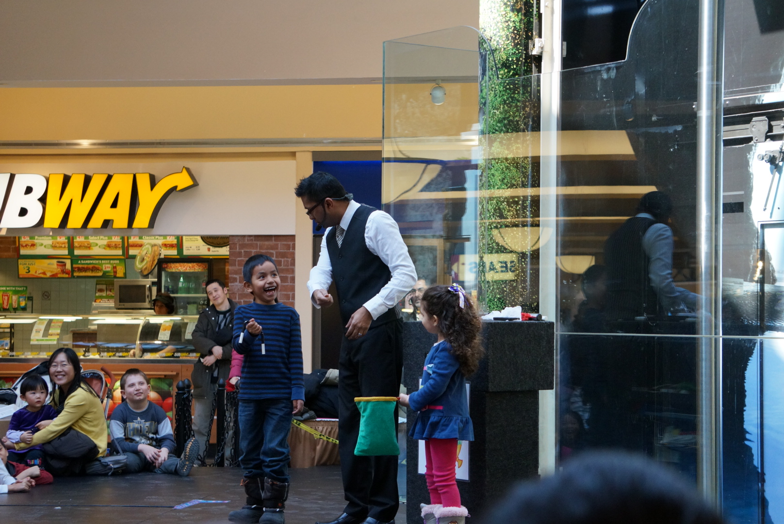 Magic Wij performing for kids